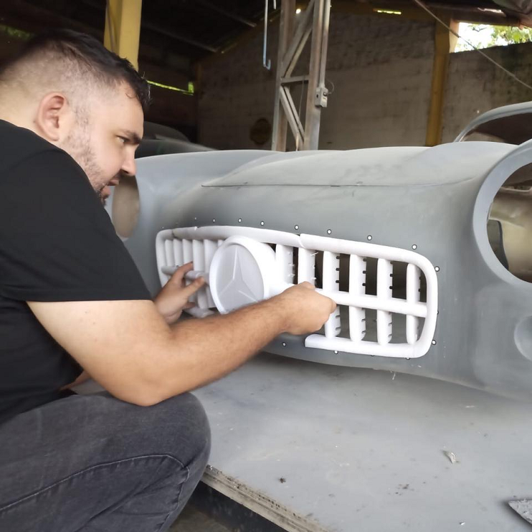 Mercedes-Benz 300SL Restoration (fitting a 3D-printed grille)